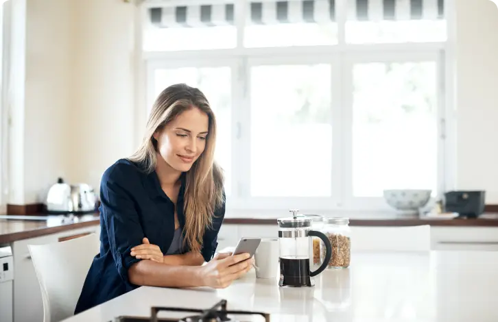 Donna che usa il telefono
